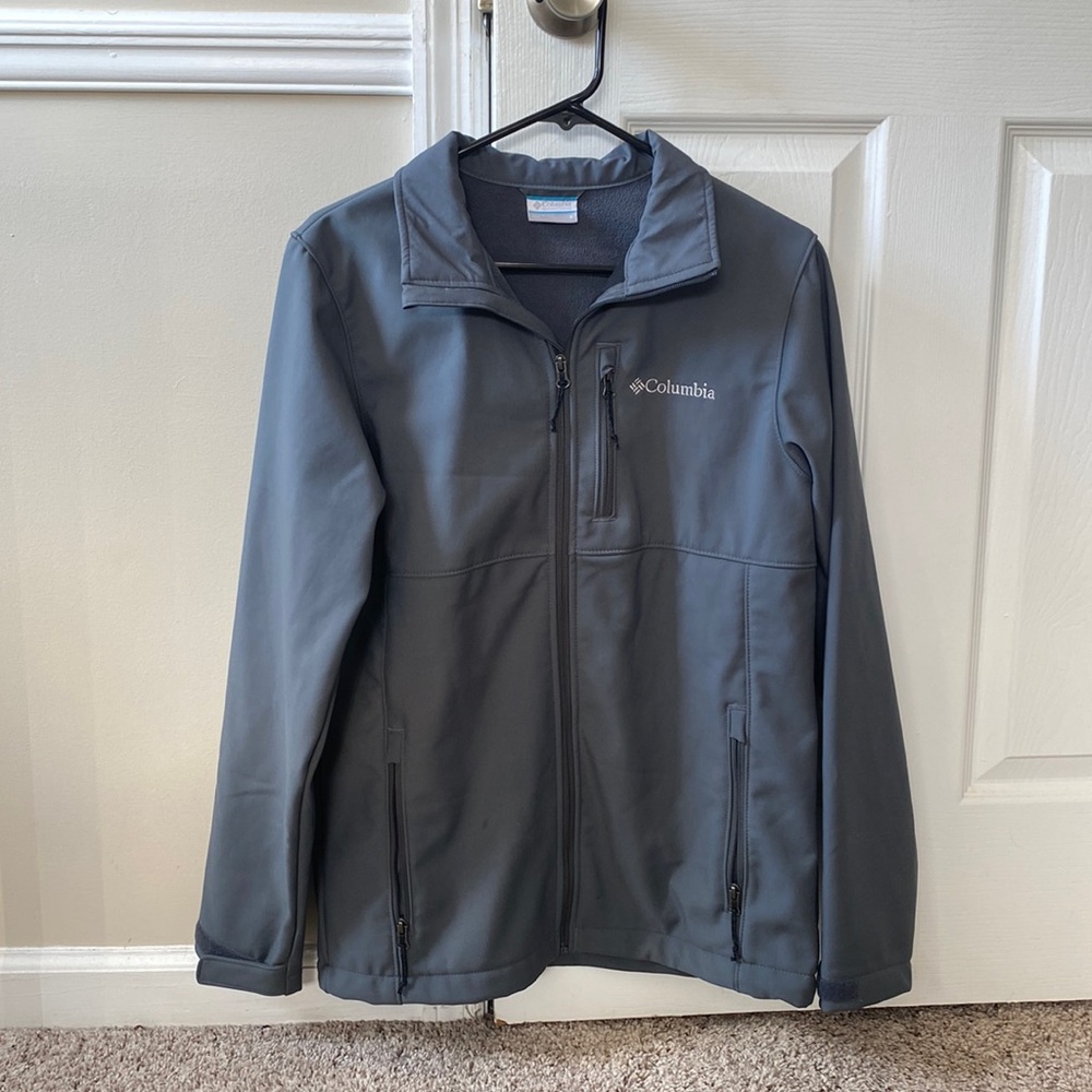 Men’s Softshell Columbia Jacket